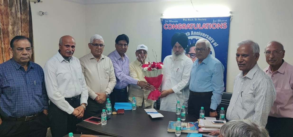 BSP gets huge response in Punjab, senior retired officers including IAS-IPS come to its aid.
